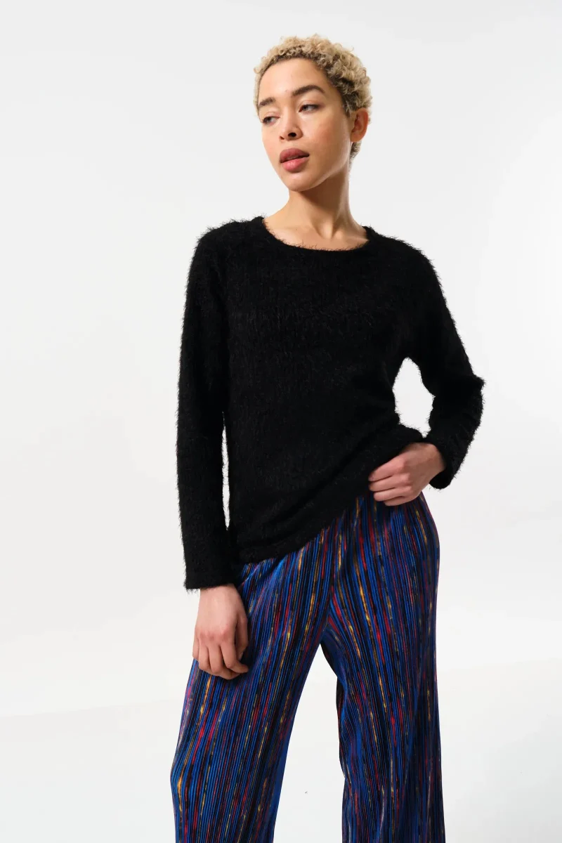 black long sleeve ribbed jumper