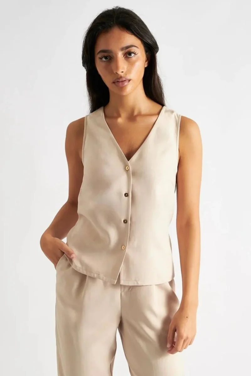 jakson sustainable satin crepe waistcoat camel