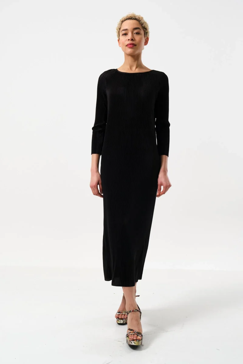 joeva black pleated midi dress