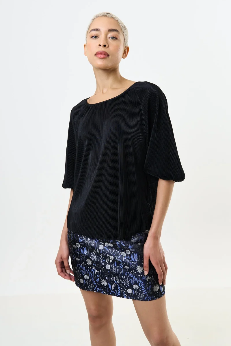 mayanna black 3 4 sleeve pleated top