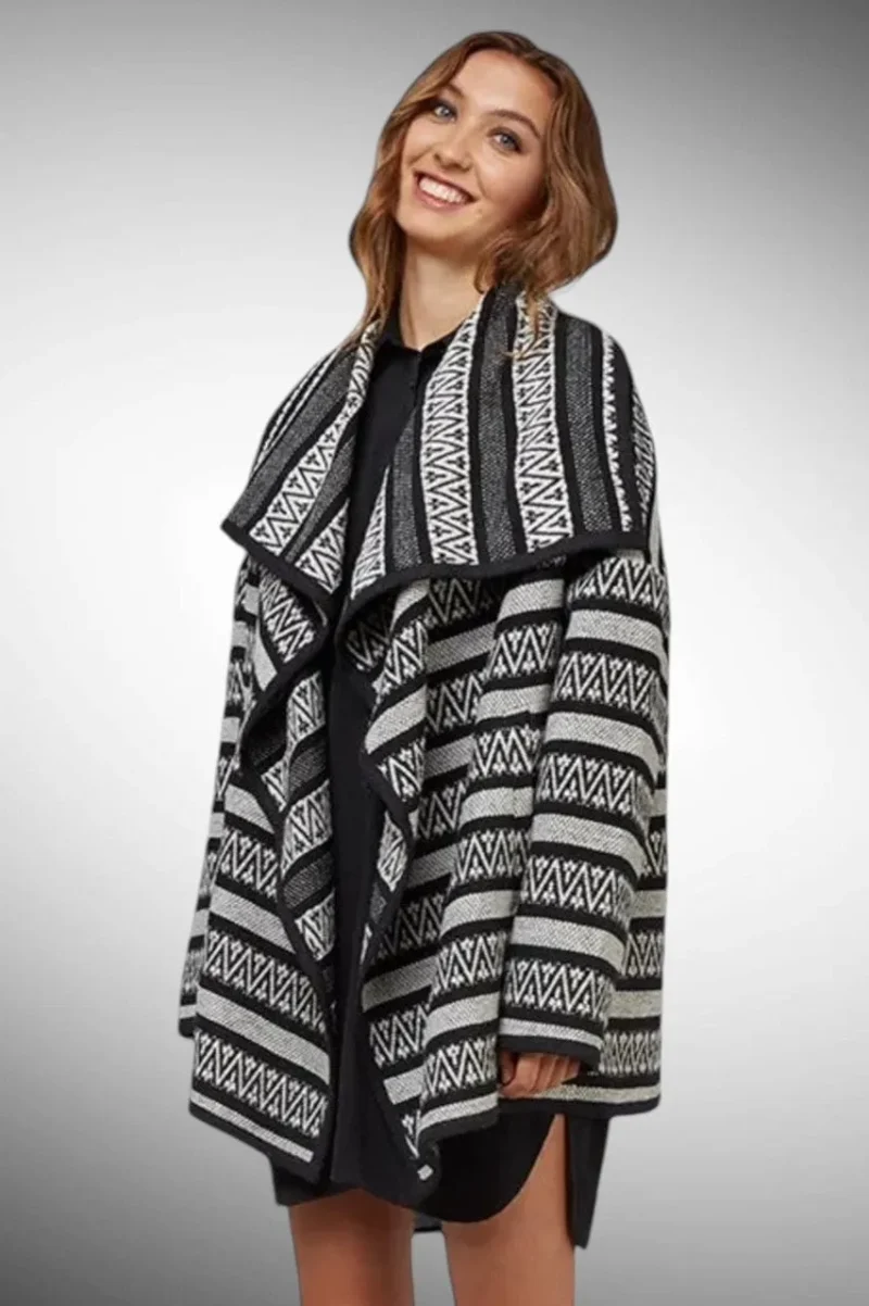 wyomey cozy blanket jacket black white